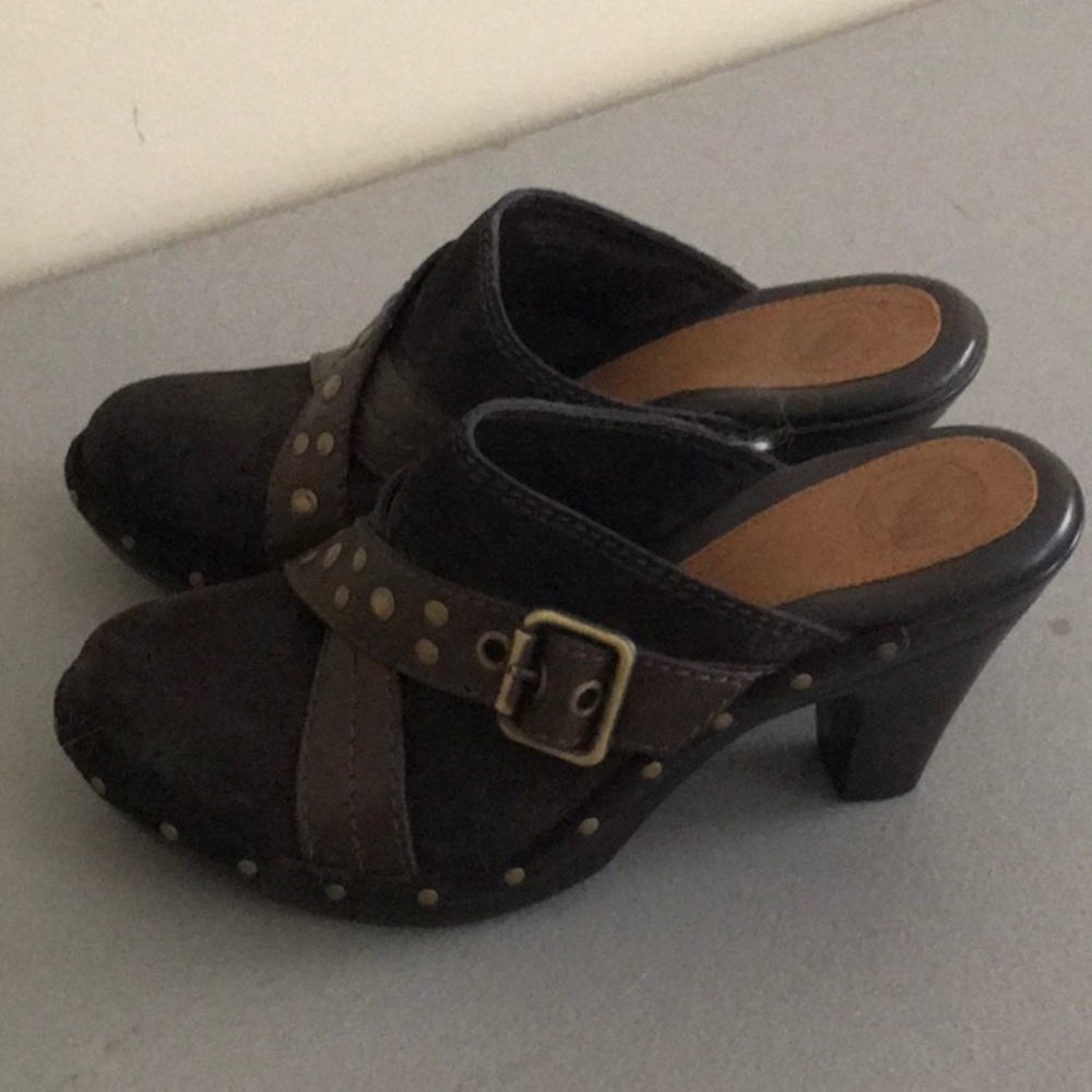 Shoes - Picture 2 of 6